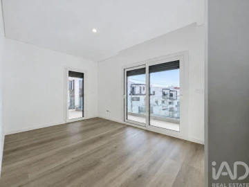 Moradia T4 para Venda em Corroios
