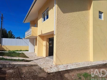 Moradia T4 para Venda em Santa Maria de Lamas
