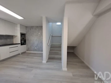 Moradia T4 para Venda em Santa Maria de Lamas