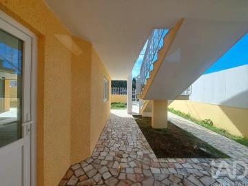 Moradia T4 para Venda em Santa Maria de Lamas