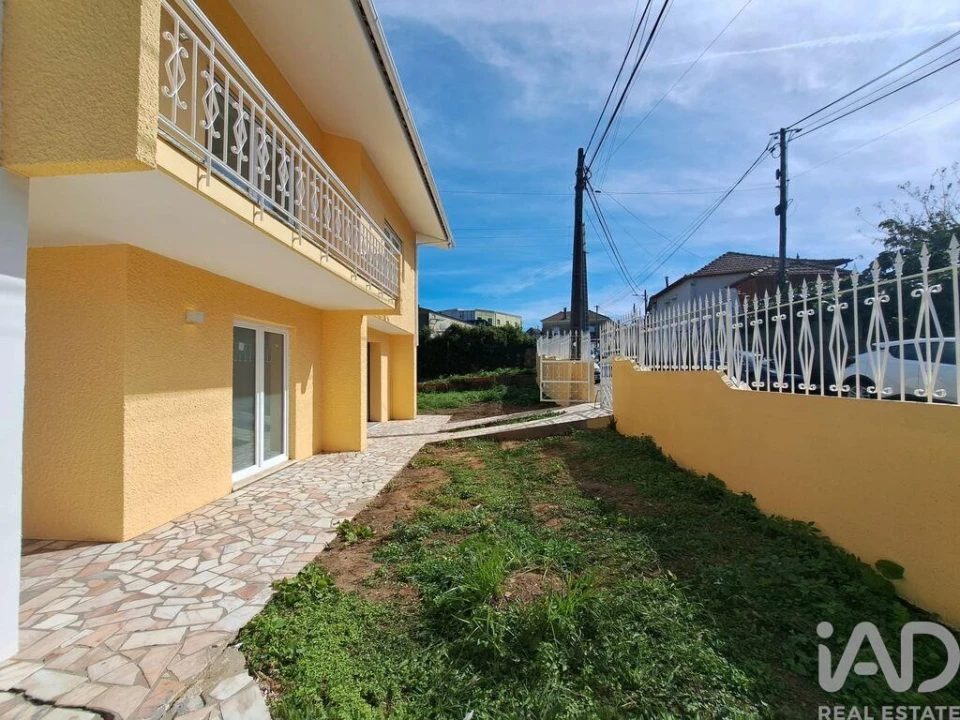 Moradia T4 para Venda em Santa Maria de Lamas Foto 2