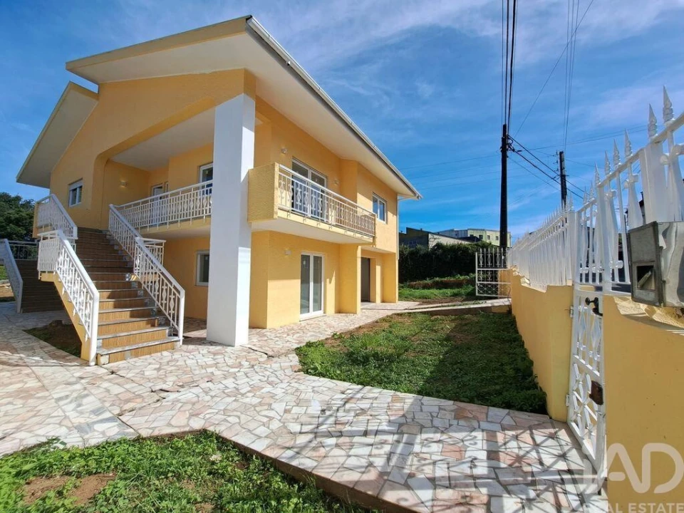Moradia T4 para Venda em Santa Maria de Lamas Foto 1