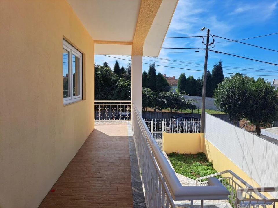 Moradia T4 para Venda em Santa Maria de Lamas Foto 3