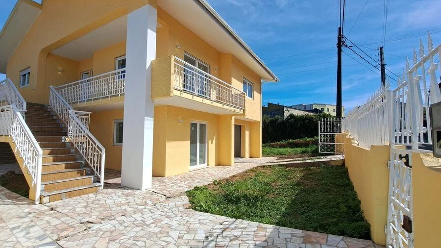 Moradia T4 para Venda em Santa Maria de Lamas