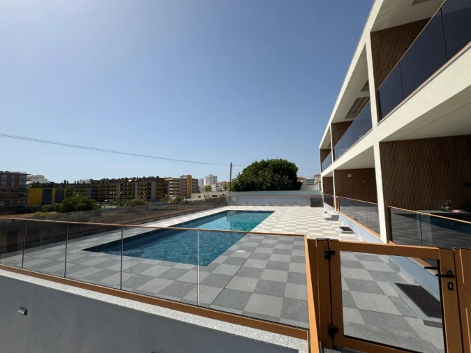 Apartamento T2 para Venda em Quarteira Foto 8