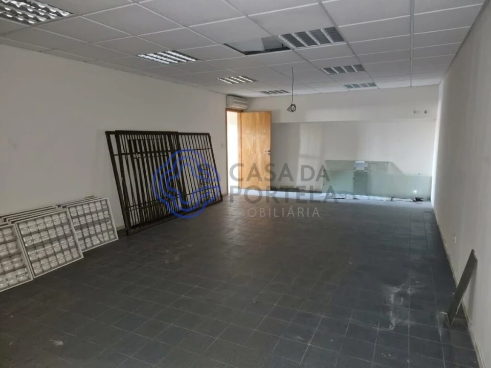 Loja para Venda em São João da Madeira Foto 11