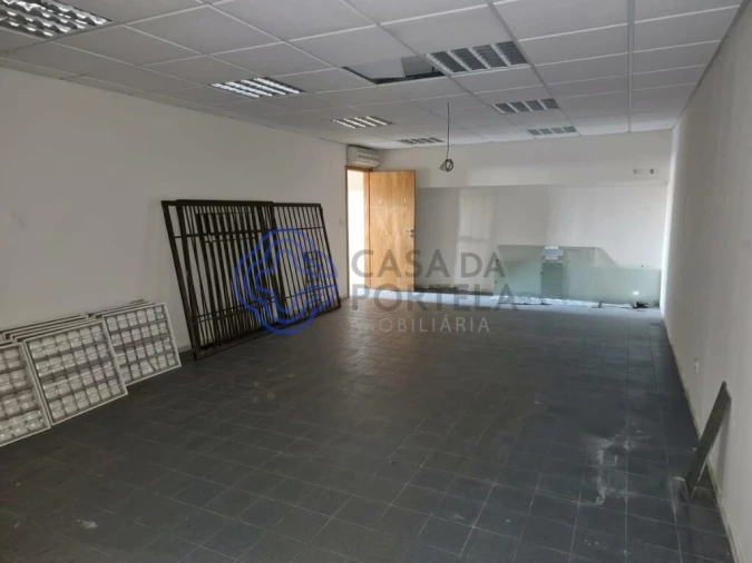 Loja para Venda em São João da Madeira Foto 11
