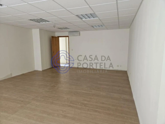 Loja para Venda em São João da Madeira Foto 9