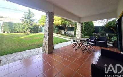 Moradia T6 para Venda em Corroios