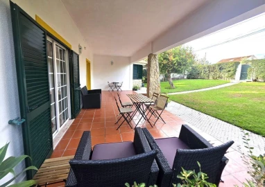 Moradia T6 para Venda em Corroios