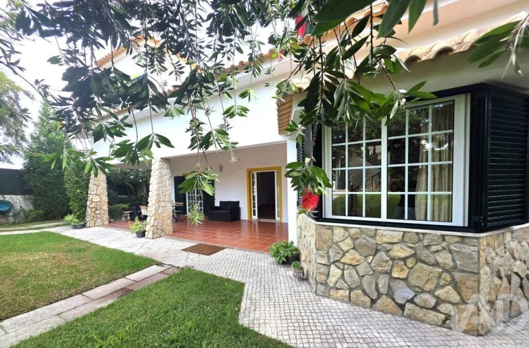 Moradia T6 para Venda em Corroios Foto 2