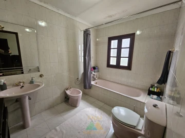Moradia T4 para Venda em Arco de Baúlhe e Vila Nune