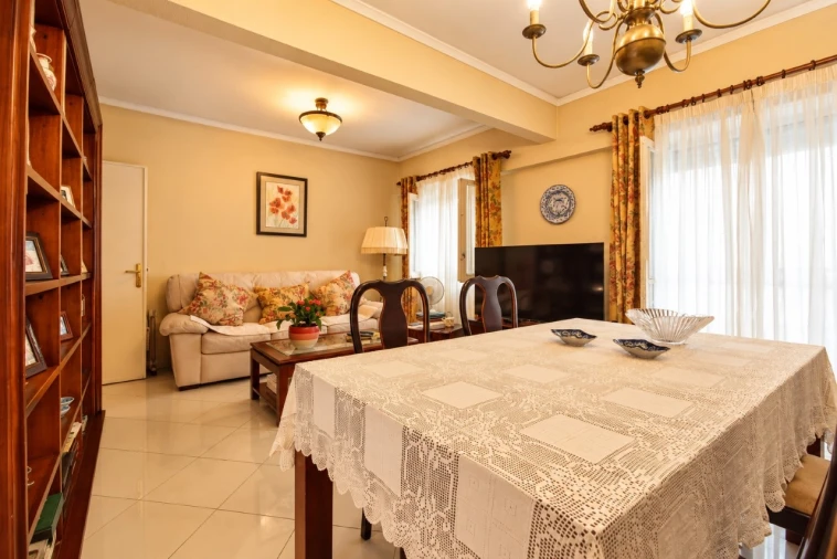 Apartamento T3 para Venda em Algés, Linda-A-Velha e Cruz Quebrada-Dafundo Foto 2