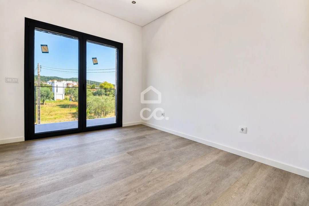 Apartamento T2 para Arrendamento em Avelar Foto 2