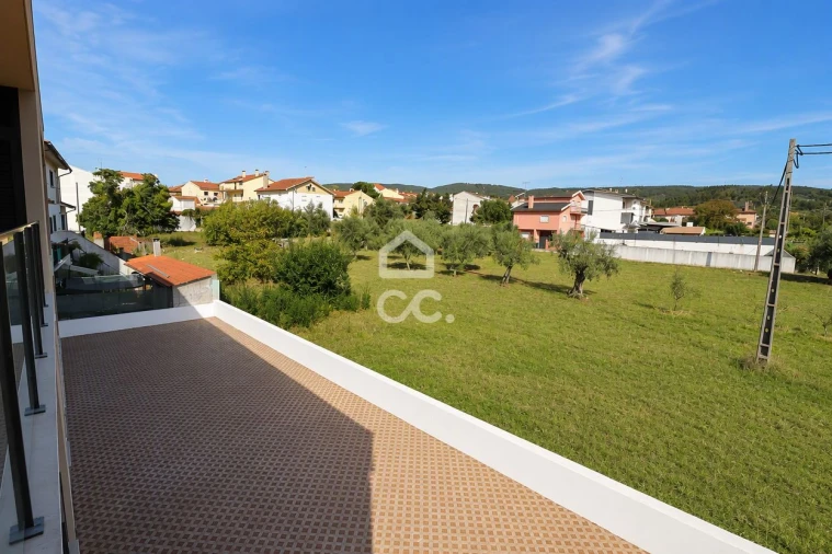 Apartamento T2 para Arrendamento em Avelar Foto 9