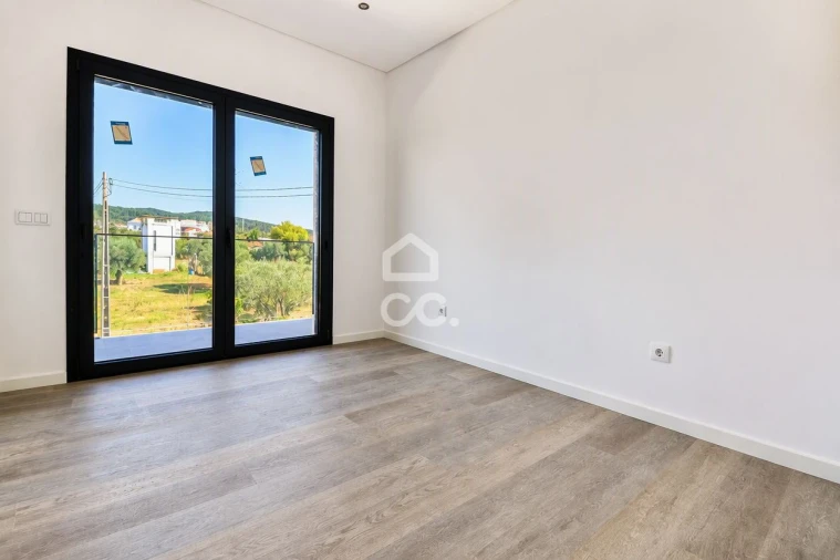 Apartamento T2 para Arrendamento em Avelar Foto 2