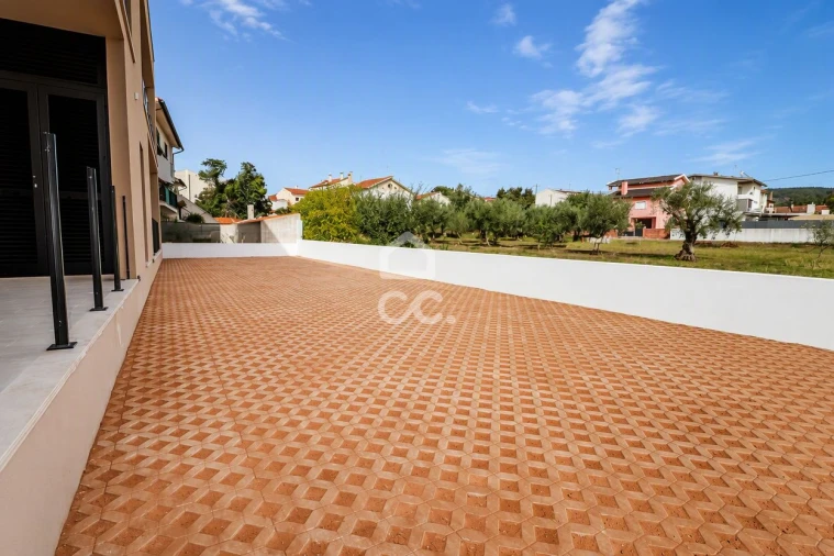 Apartamento T2 para Arrendamento em Avelar Foto 11