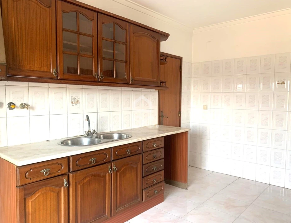 Apartamento T2 para Venda em Amora Foto 2