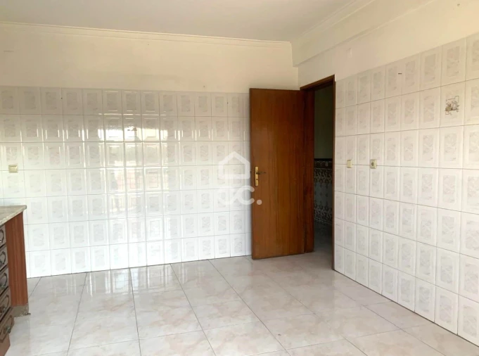Apartamento T2 para Venda em Amora Foto 4