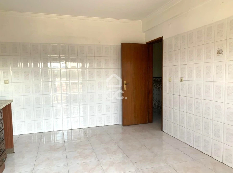 Apartamento T2 para Venda em Amora Foto 4
