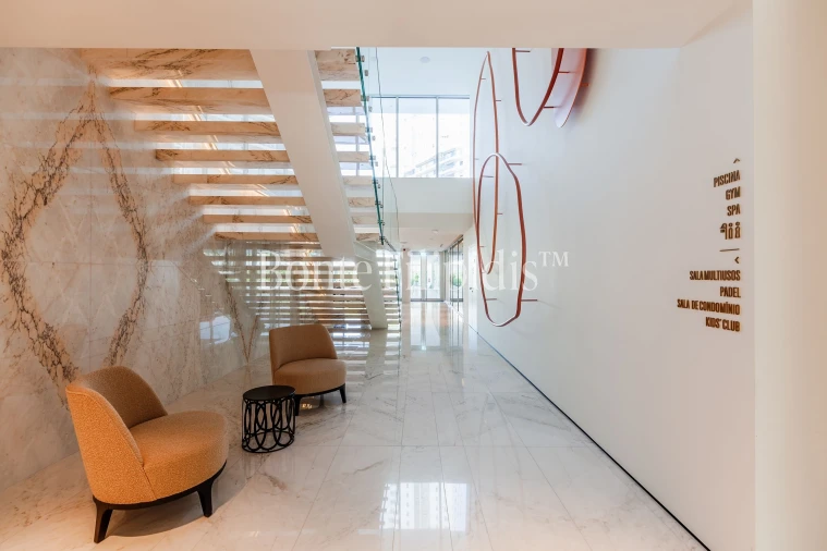 Apartamento T1 para Arrendamento em Campolide Foto 18