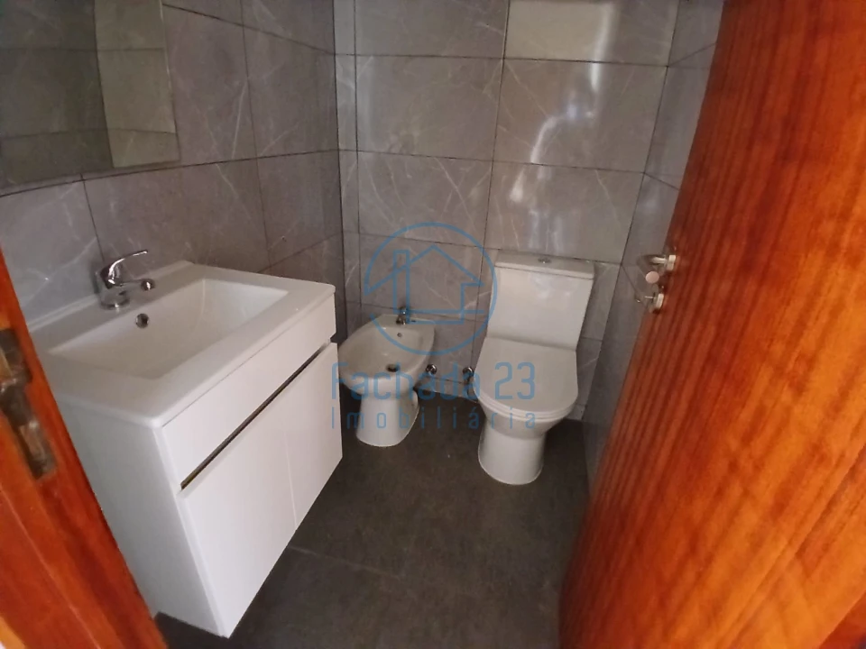 Apartamento T3 para Venda em Vilar de Andorinho Foto 13