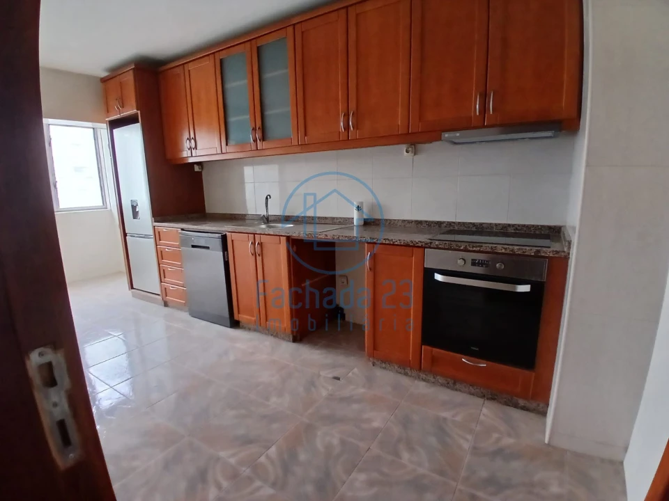 Apartamento T3 para Venda em Vilar de Andorinho Foto 10