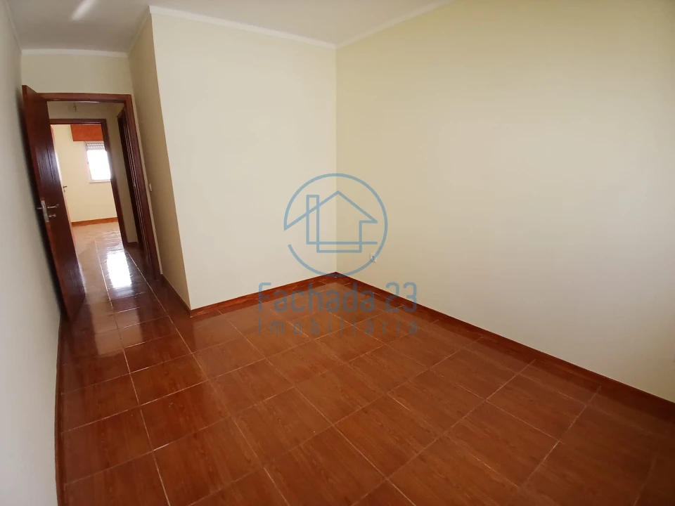Apartamento T3 para Venda em Vilar de Andorinho Foto 4