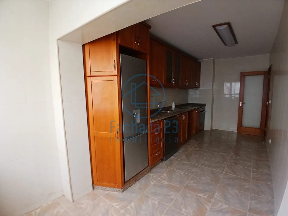 Apartamento T3 para Venda em Vilar de Andorinho Foto 12