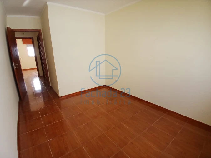 Apartamento T3 para Venda em Vilar de Andorinho Foto 4