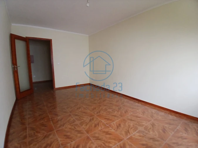 Apartamento T3 para Venda em Vilar de Andorinho Foto 8