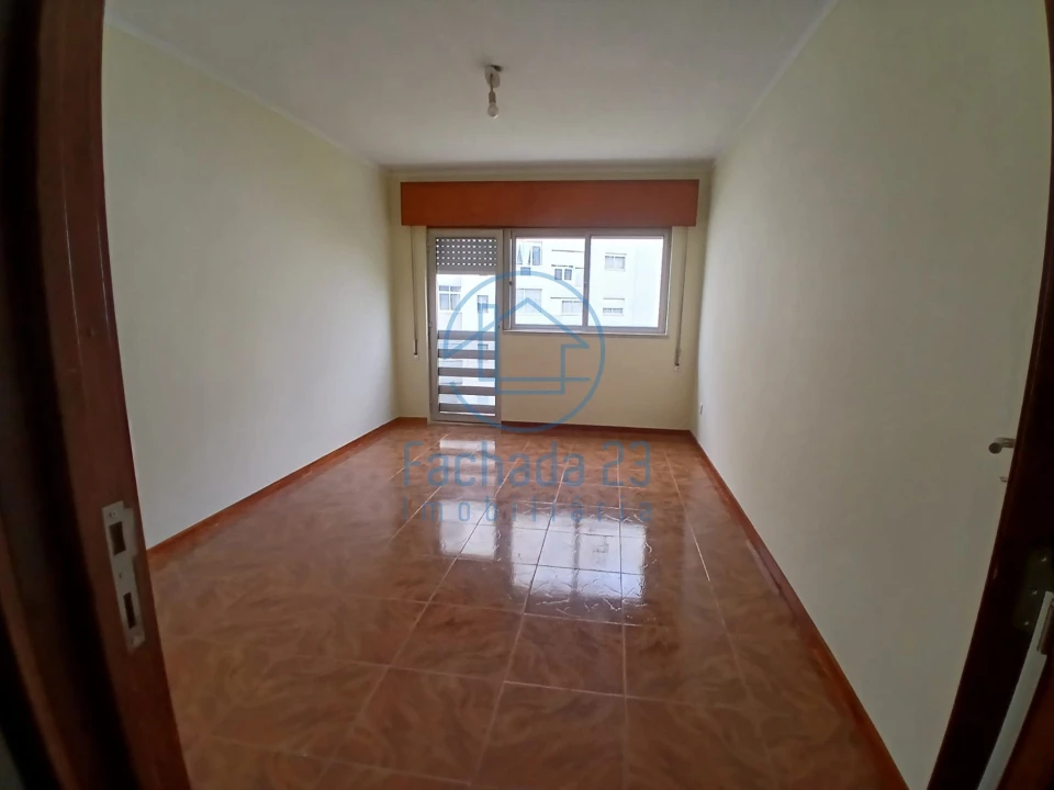 Apartamento T3 para Venda em Vilar de Andorinho Foto 9