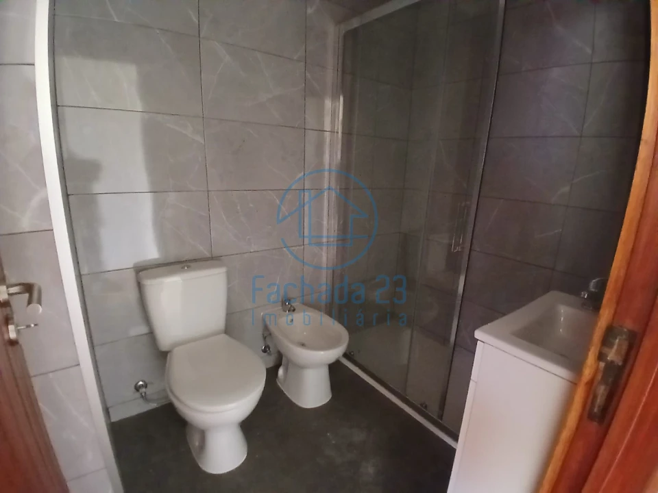 Apartamento T3 para Venda em Vilar de Andorinho Foto 14