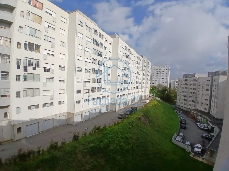 Apartamento T3 para Venda em Vilar de Andorinho Foto 1