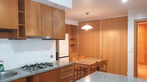 Apartamento T2 para Arrendamento em Ponta Delgada (São Sebastião)