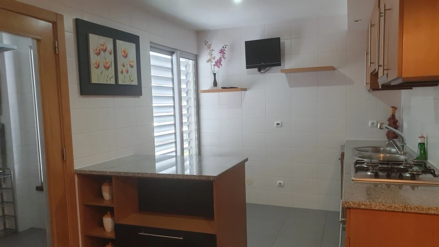 Apartamento T2 para Arrendamento em Ponta Delgada (São Sebastião) Foto 11