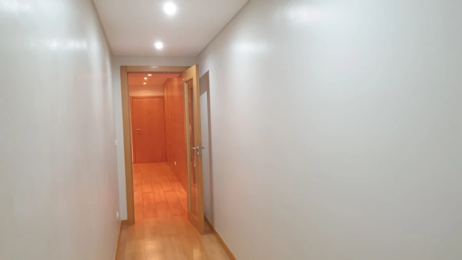 Apartamento T2 para Arrendamento em Ponta Delgada (São Sebastião) Foto 28