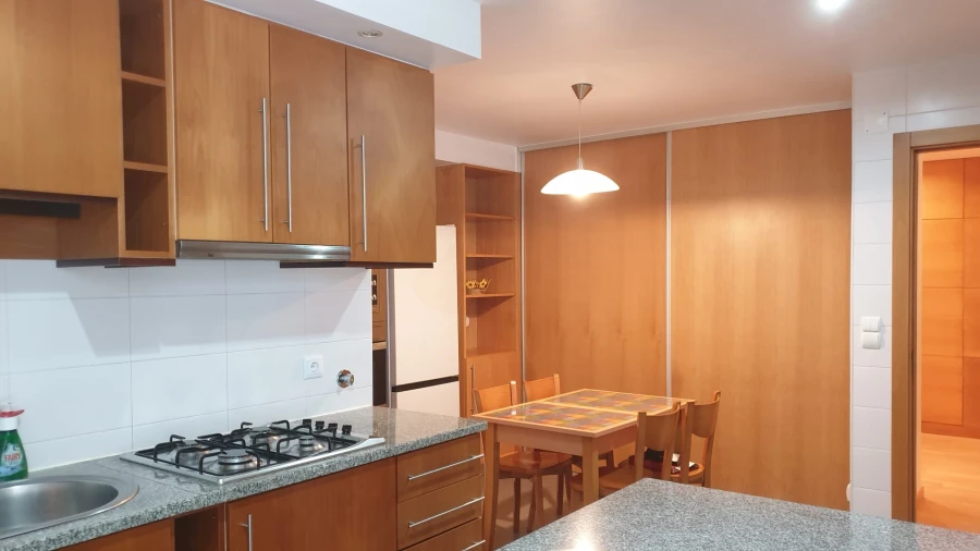 Apartamento T2 para Arrendamento em Ponta Delgada (São Sebastião) Foto 9