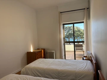 Apartamento T2 para Arrendamento em Rosto do Cão (São Roque)