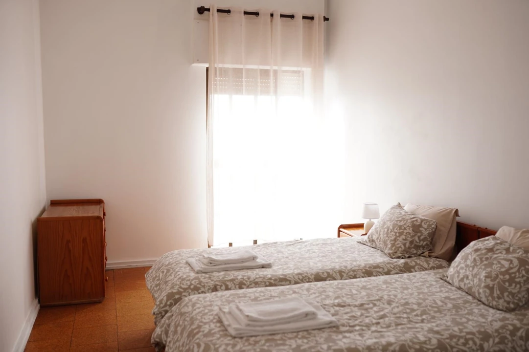 Apartamento T2 para Arrendamento em Rosto do Cão (São Roque) Foto 9