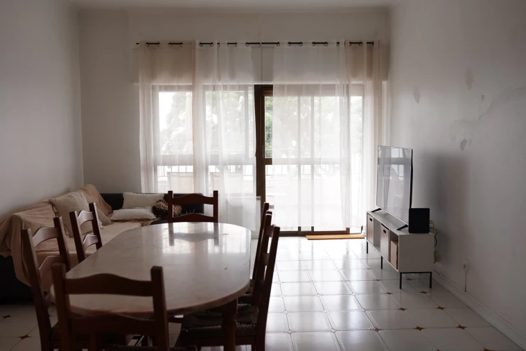 Apartamento T2 para Arrendamento em Rosto do Cão (São Roque) Foto 6