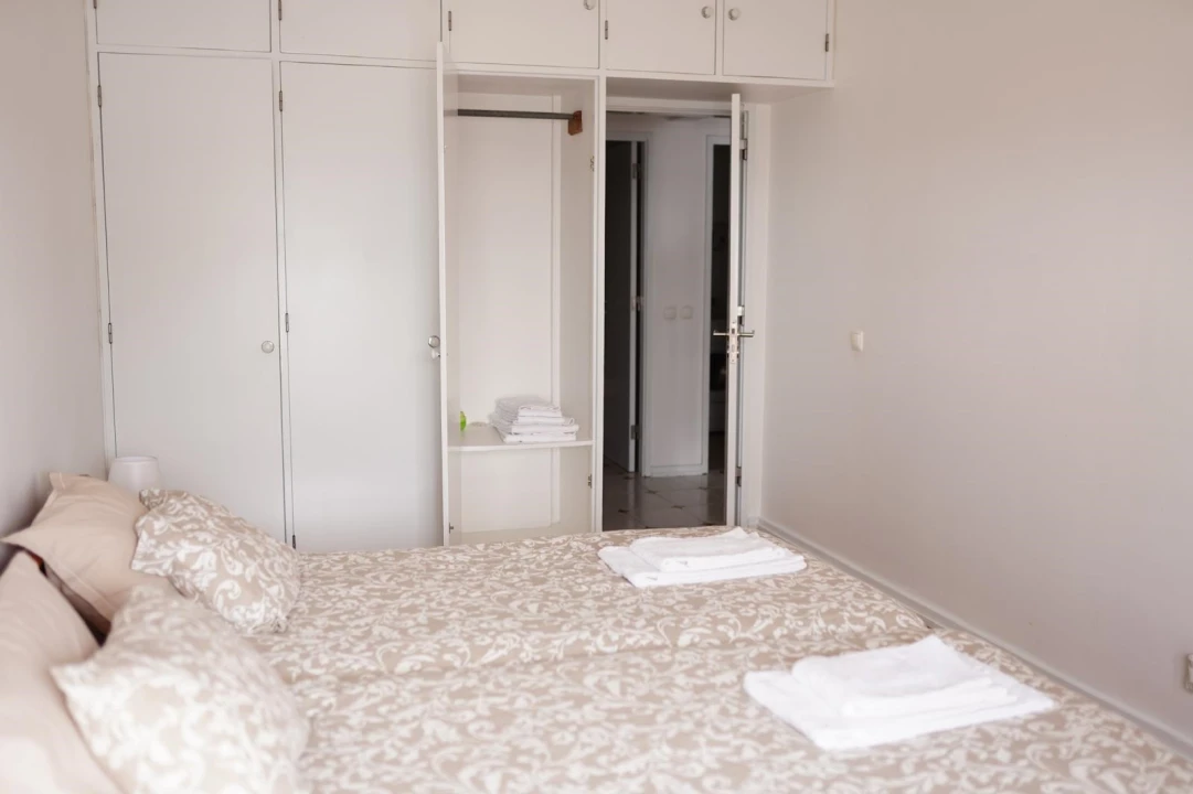 Apartamento T2 para Arrendamento em Rosto do Cão (São Roque) Foto 8