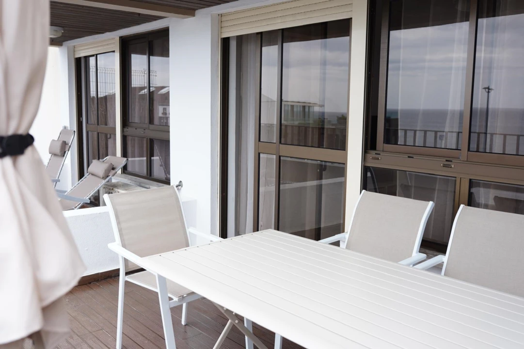 Apartamento T2 para Arrendamento em Rosto do Cão (São Roque) Foto 7