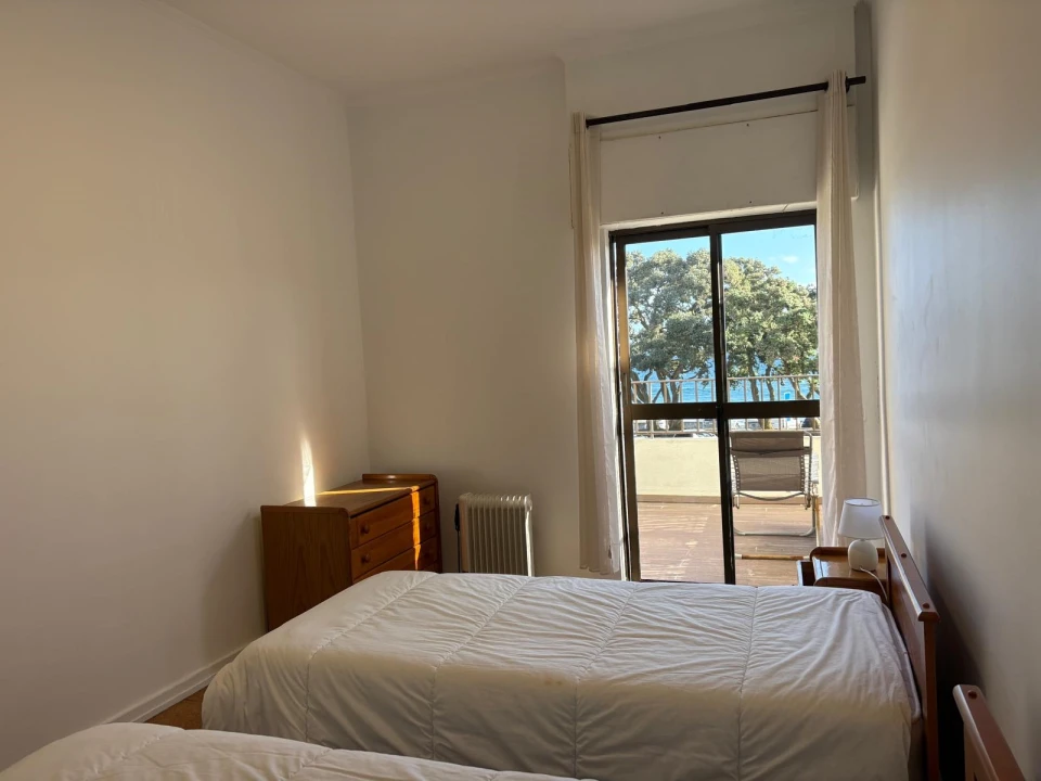 Apartamento T2 para Arrendamento em Rosto do Cão (São Roque) Foto 13