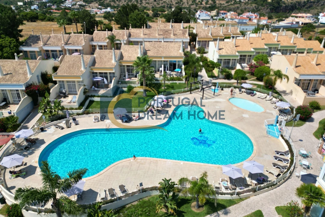 Moradia T2 para Venda em Albufeira e Olhos de Água Foto 1