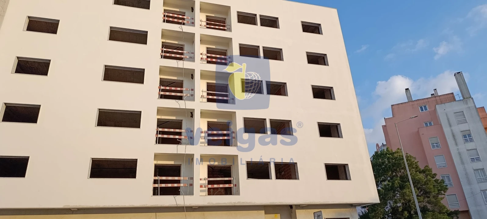Apartamento T2 para Venda em Rio de Mouro Foto 1