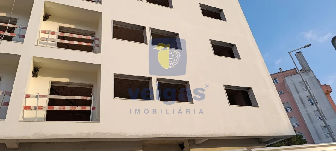 Apartamento T2 para Venda em Rio de Mouro Foto 2