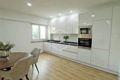 Apartamento T3 para Venda em Benfica