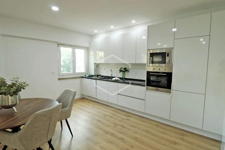 Apartamento T3 para Venda em Benfica Foto 3