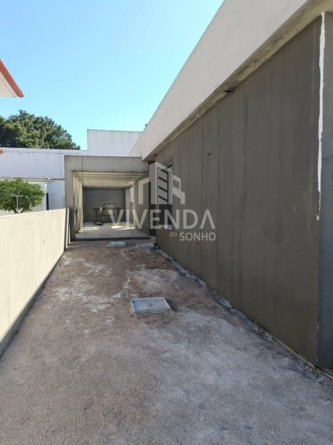 Moradia T4 para Venda em Fernao Ferro